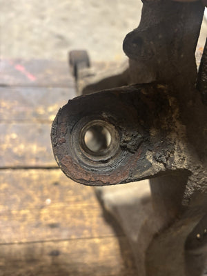 2010 -2012 DODGE RAM 2500 3500 CUMMINS / HEMI DRIVER STEERING KNUCKLE SPINDLE