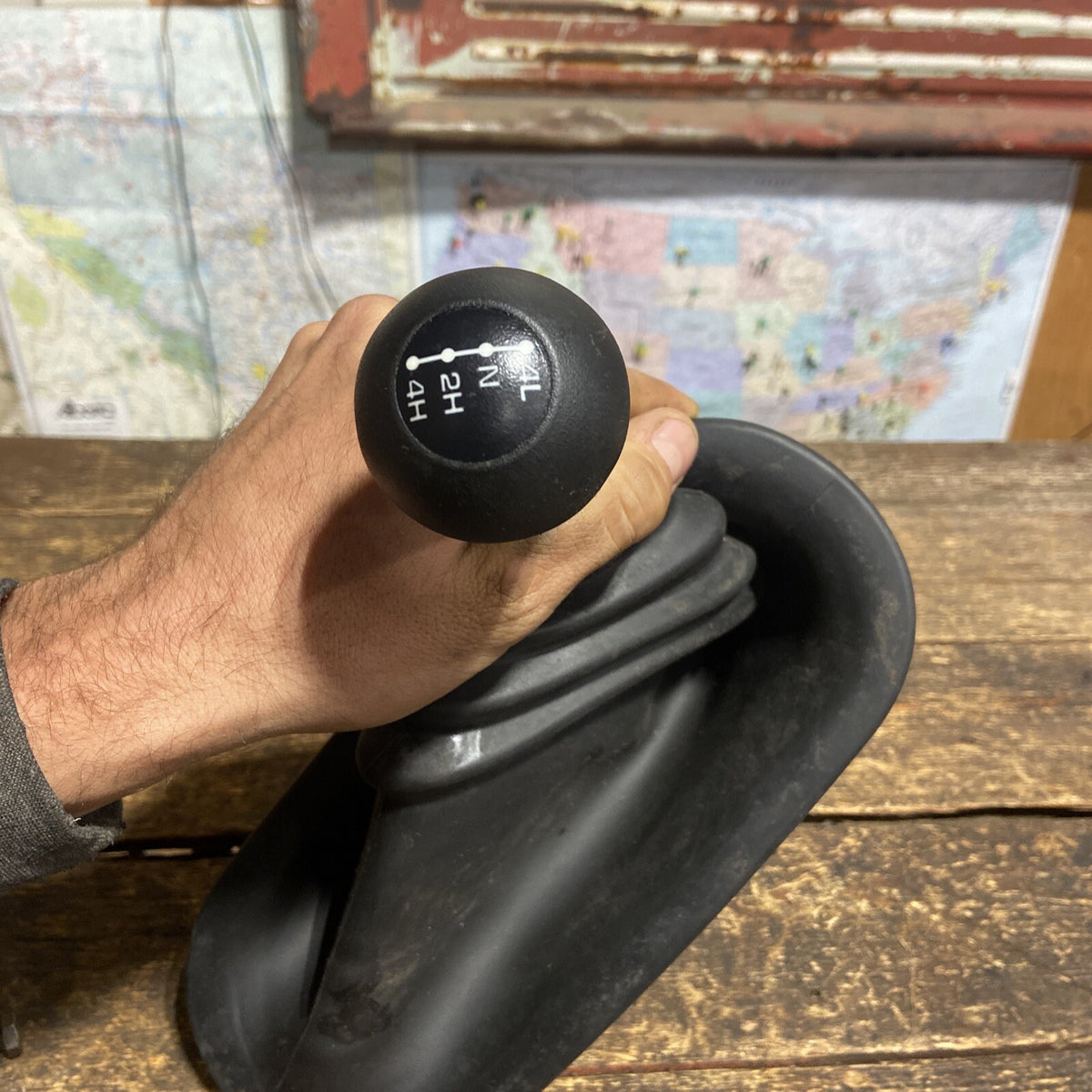 1998 - 2002 DODGE RAM 2500 3500 CUMMINS 4X4 SHIFTER  ASSEMBLY LIGHT GREY COVER