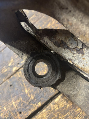2010 -2012 DODGE RAM 2500 3500 CUMMINS / HEMI DRIVER STEERING KNUCKLE SPINDLE