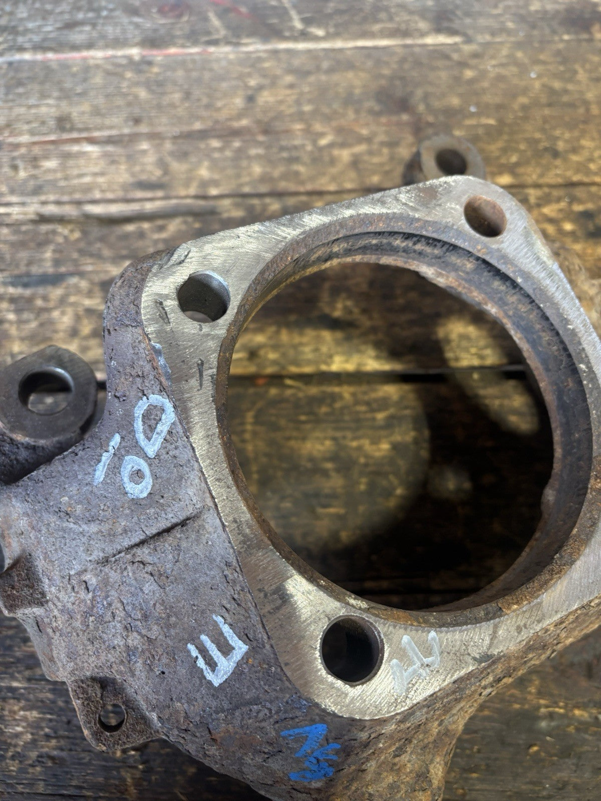 DRIVER SIDE STEERING KNUCKLE 99-02 DANA 60 DODGE RAM 2500/3500 CUMMINS OR GAS