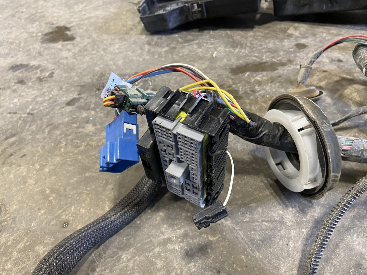 2000 DODGE RAM 2500 3500 CUMMINS ENGINE BAY FUSEBOX WIRING HARNESS PN 56045426AE