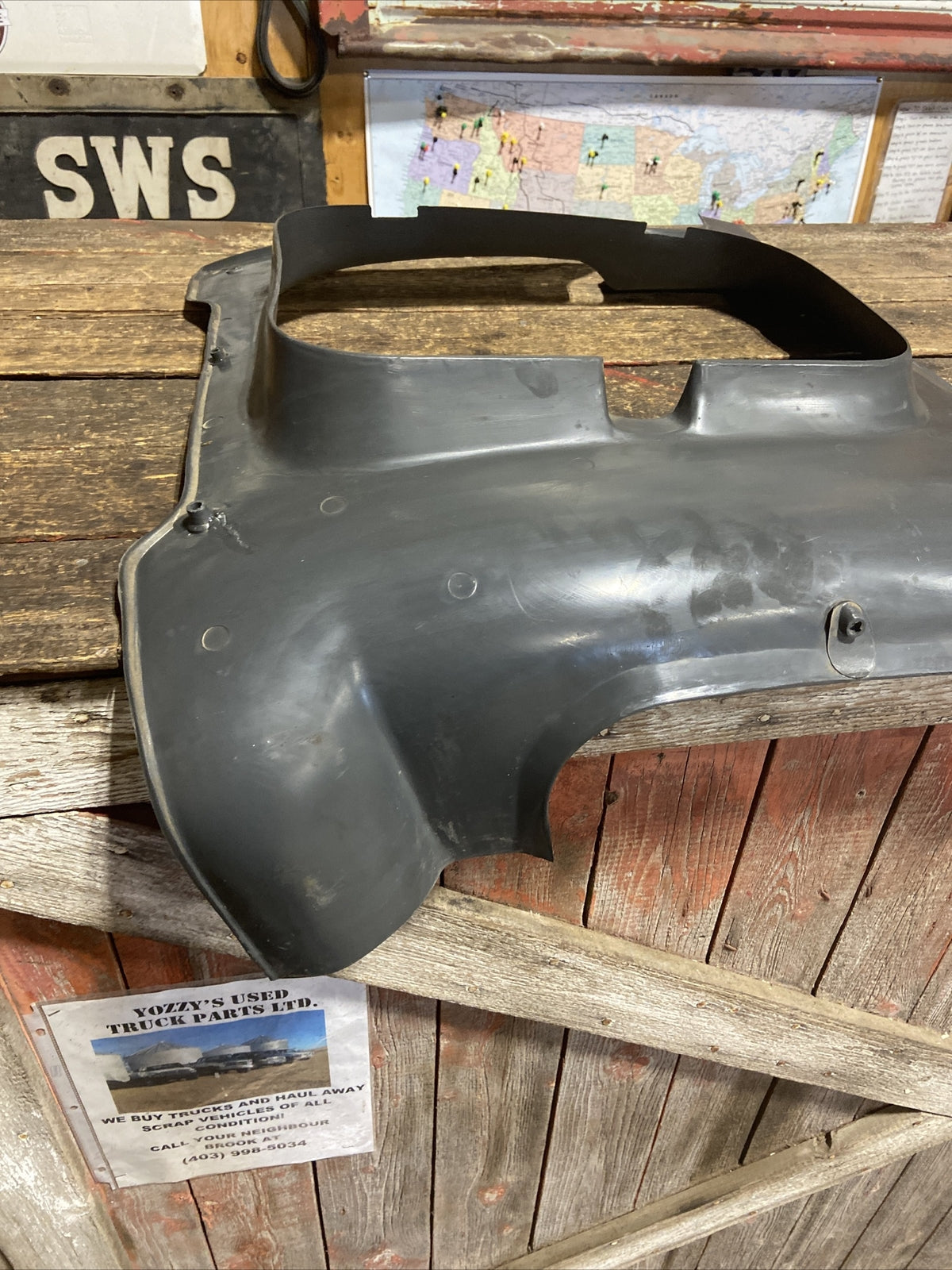 DRIVERS SIDE EXTENDED CAB REAR WINDOW TRIM GREY 1989-1993 DODGE RAM 55028913