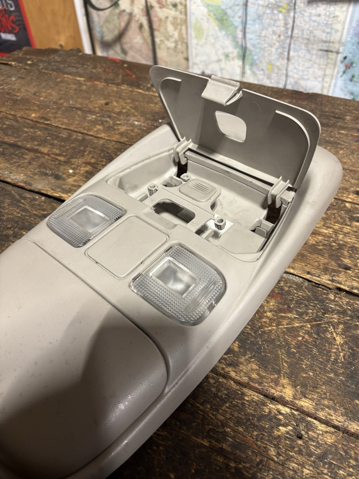 1999 2000 2001 2002 DODGE RAM 2500 3500 OVERHEAD CONSOLE SUNGLASSES HOLDER LIGHT