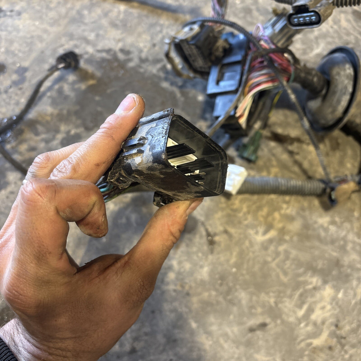 2008 DODGE RAM 2500 3500 6.7L CUMMINS 6spd G56 ENGINE BAY HARNESS 68035301ac