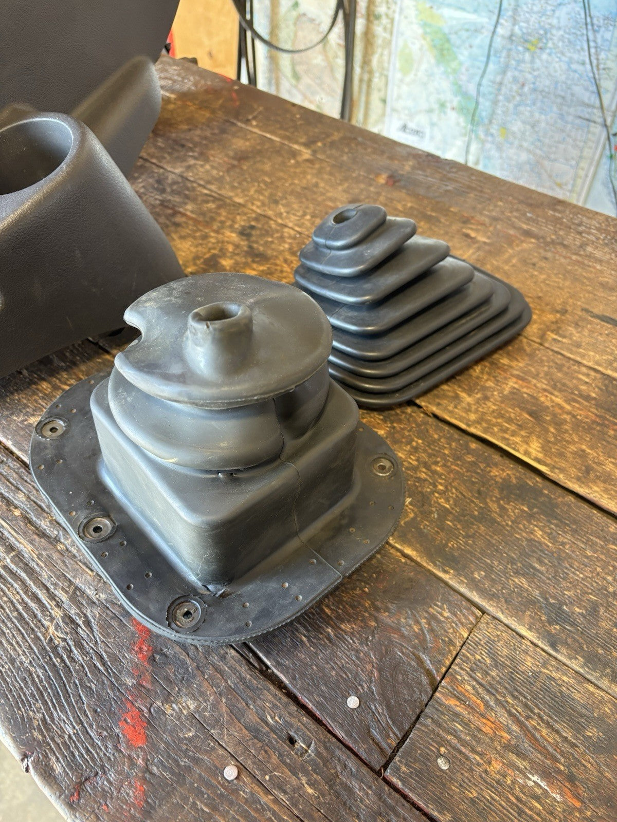 1998-2002 DODGE RAM 2500 3500 SHIFTER SURROUND CONSOLE CUPHOLDER BOOTS DARK GREY