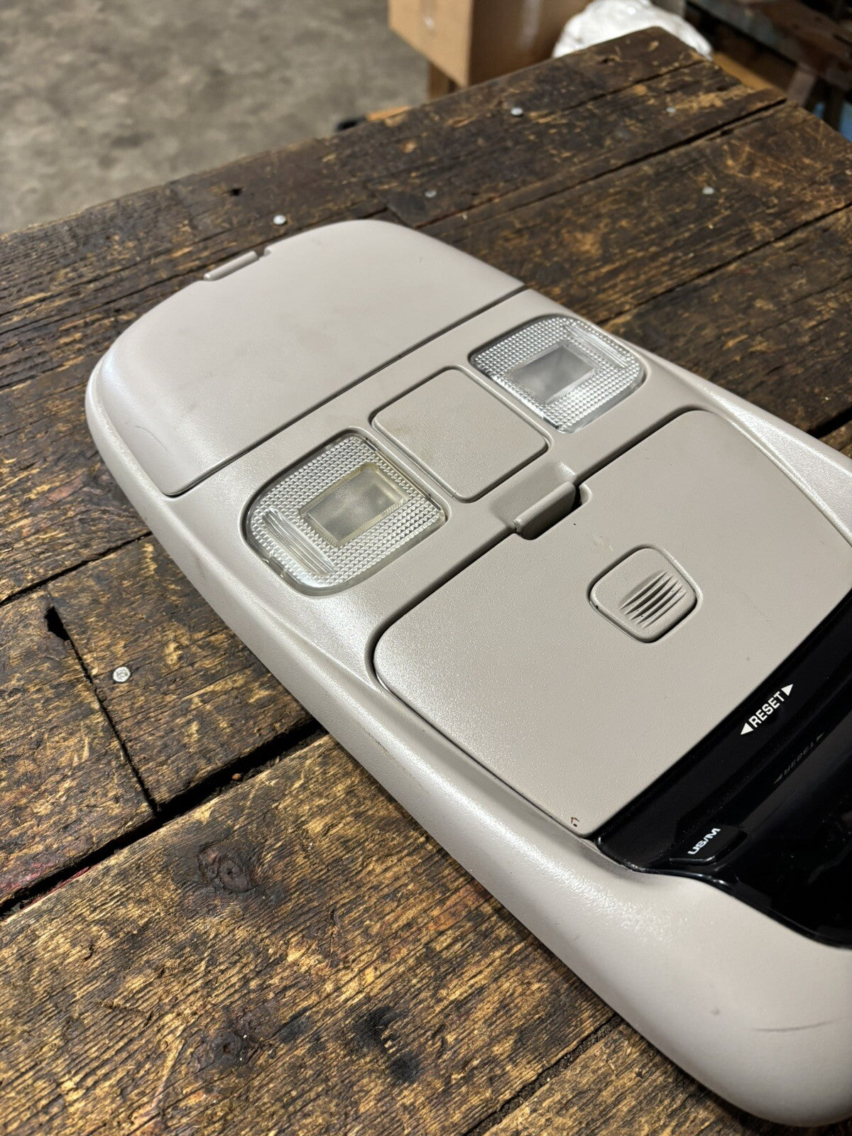 1999 2000 2001 2002 DODGE RAM OVERHEAD CONSOLE TEMP DISPLAY SUNGLASS HOLDER 