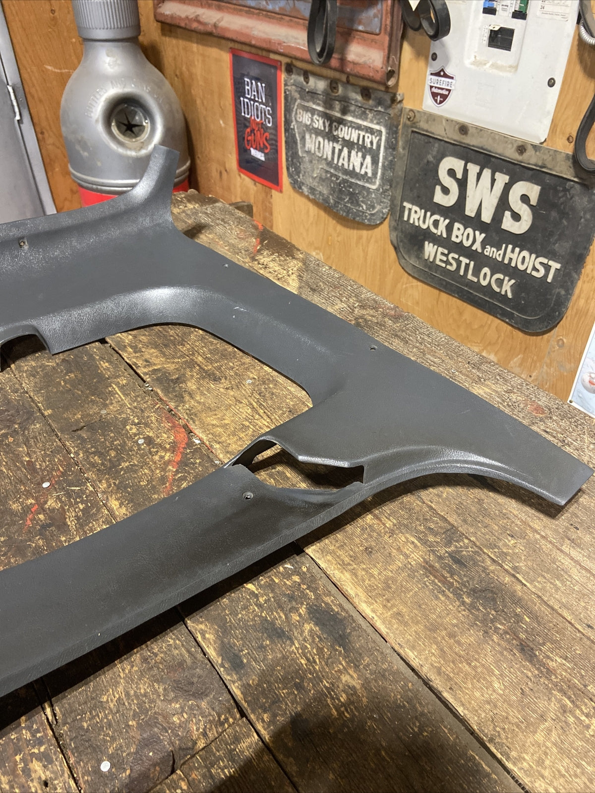 DRIVERS SIDE EXTENDED CAB REAR WINDOW TRIM GREY 1989-1993 DODGE RAM 55028913