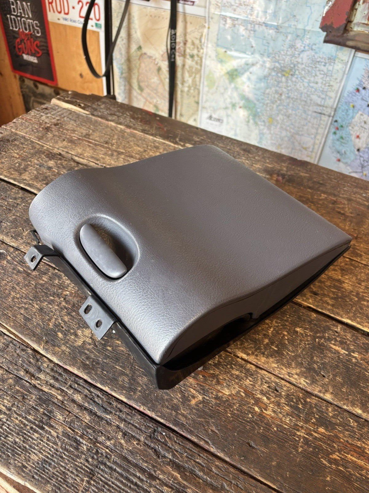 1998 - 2002 DODGE RAM 2500 3500 LIGHT MIST GREY AUTO TRANS CUPHOLDER CUPHOLDERS