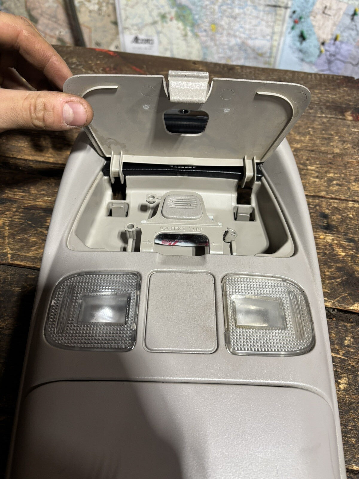 1999 2000 2001 2002 DODGE RAM OVERHEAD CONSOLE TEMP DISPLAY SUNGLASS HOLDER 