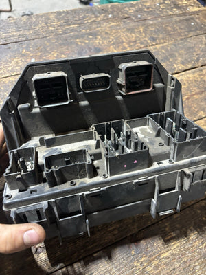 2011 RAM 1500 2500 3500 TIPM INTEGRATED POWER MODULE FUSE BOX 04692319 AJ