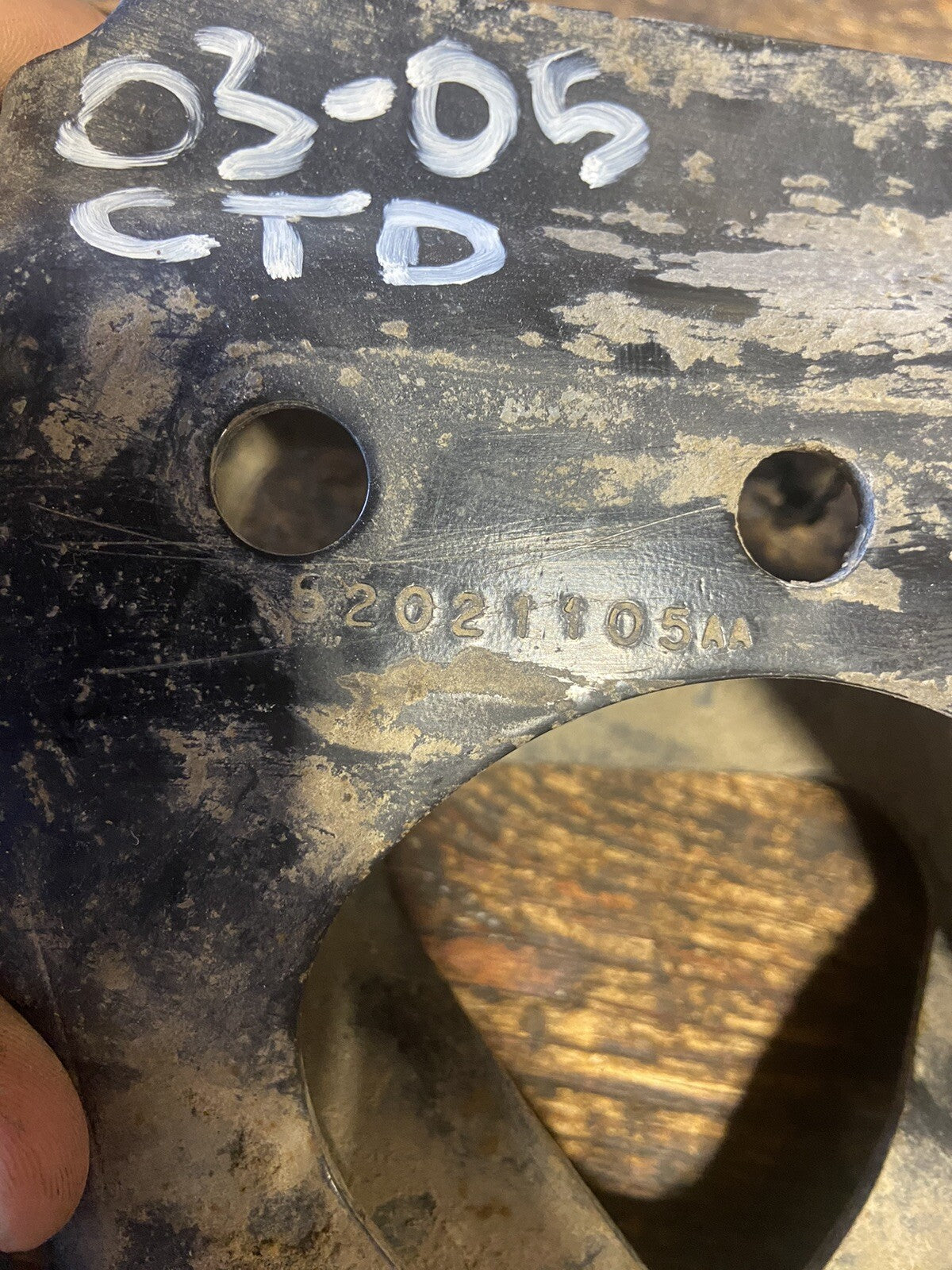 2003 2004 2005 DODGE RAM CUMMINS AUTOMATIC TRANSMISSION MOUNT BRACKET 52021105AA