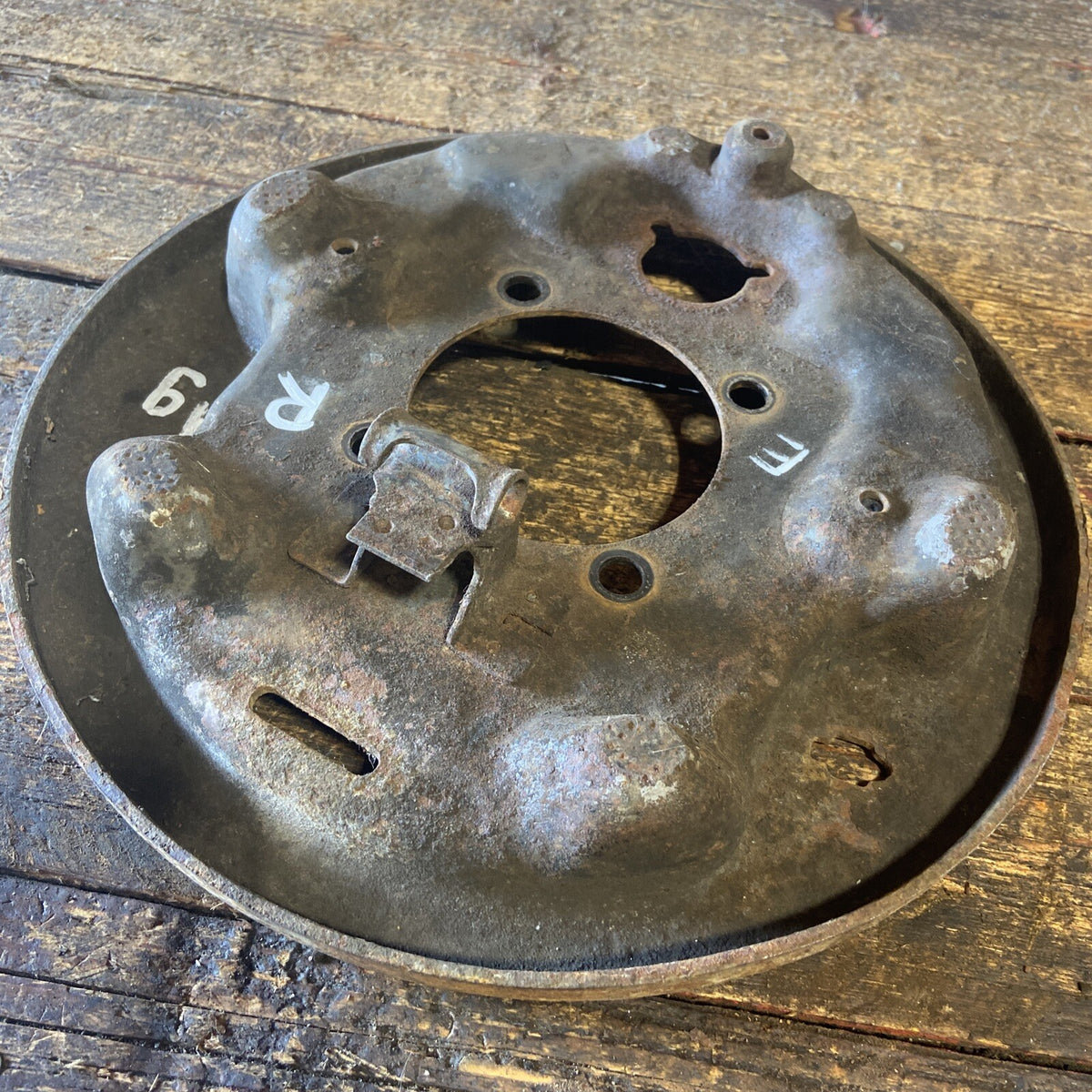 1989 -1993 DODGE RAM 250 SINGLEWHEEL PASSENGER SIDE BRAKE BACKING PLATE 324913-R