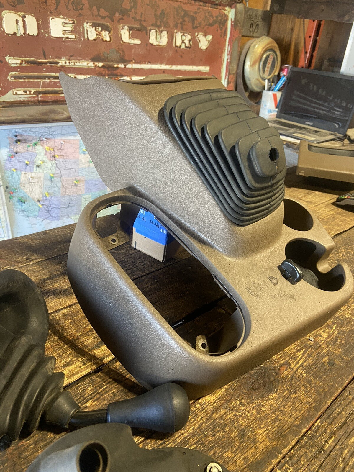 1998-2002 DODGE RAM 2500 3500 SHIFTER SURROUND CONSOLE CUPHOLDER BOOTS TAN