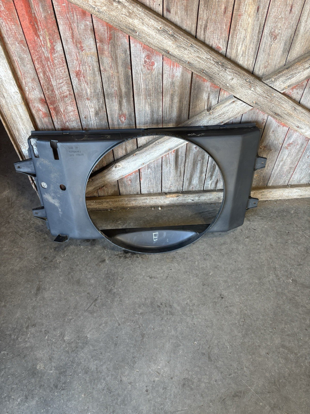 OEM 1994 - 2002 DODGE RAM 2500 3500 V10 8.0L FAN RADIATOR RAD SHROUD 52006486