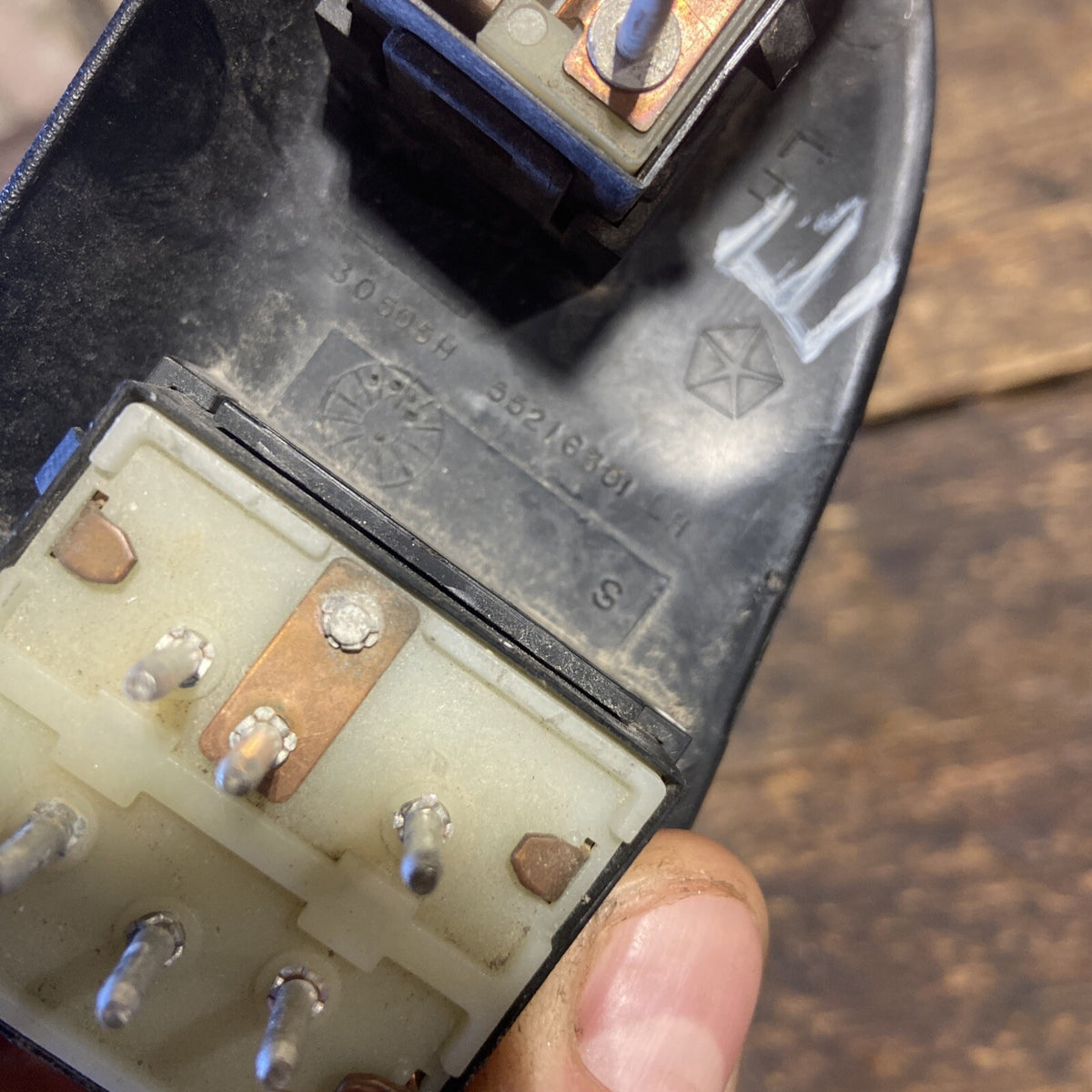 1994 -1997 DODGE RAM 1500 2500 3500 DRIVERS DRIVER WINDOW LOCK SWITCH