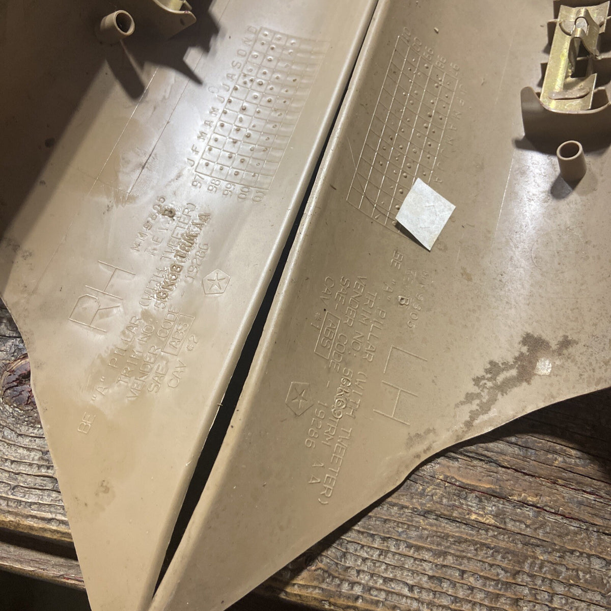 1998 - 2002 DODGE RAM 2500 3500 TAN BROWN OEM A PILLAR SET WITH TWEETER SPEAKERS