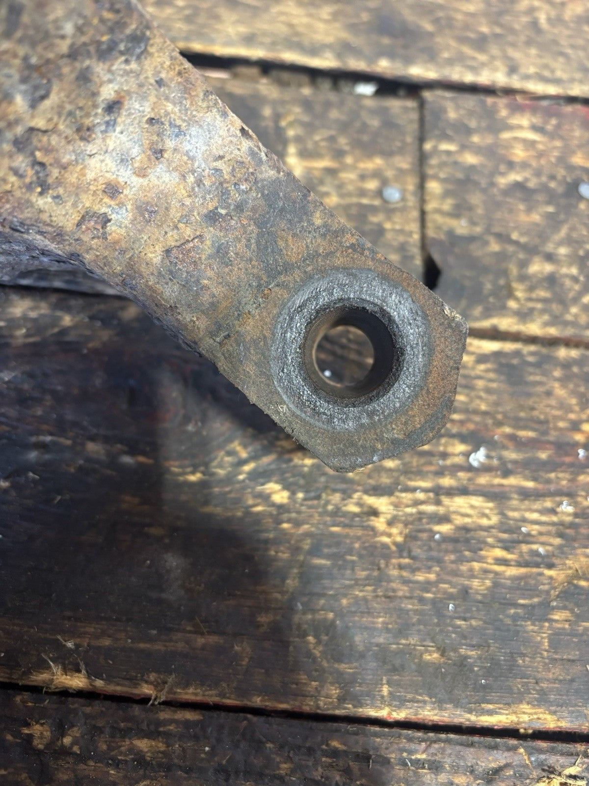 DRIVER SIDE STEERING KNUCKLE 99-02 DANA 60 DODGE RAM 2500/3500 CUMMINS OR GAS