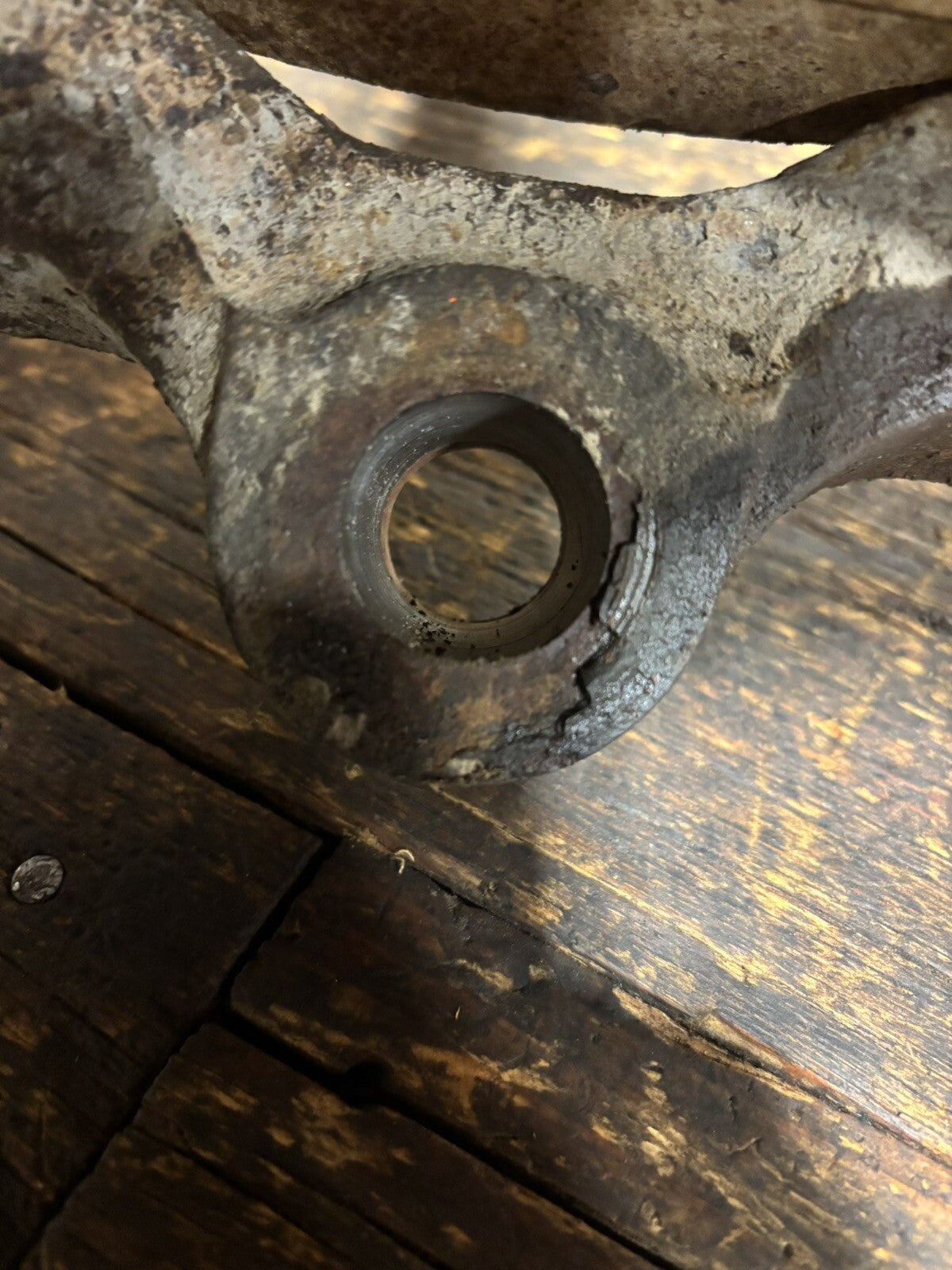 1994 - 1998 DODGE RAM 2500 CUMMINS 2WD STEERING KNUCKLE SPINDLE DRIVER SIDE
