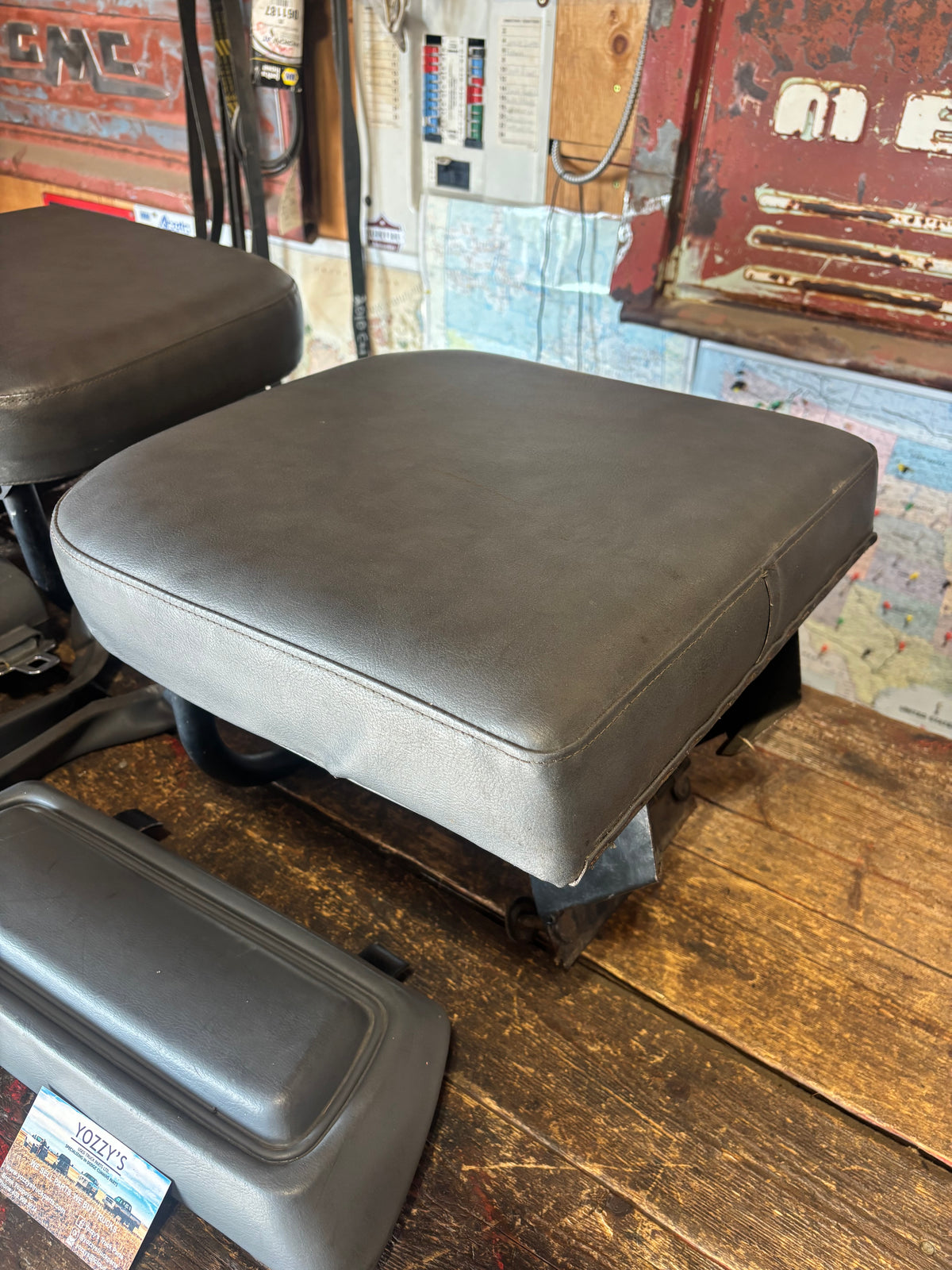 92-93 Dodge Ram Extended Cab Grey Rear Seats &amp; Seat Belt Set
