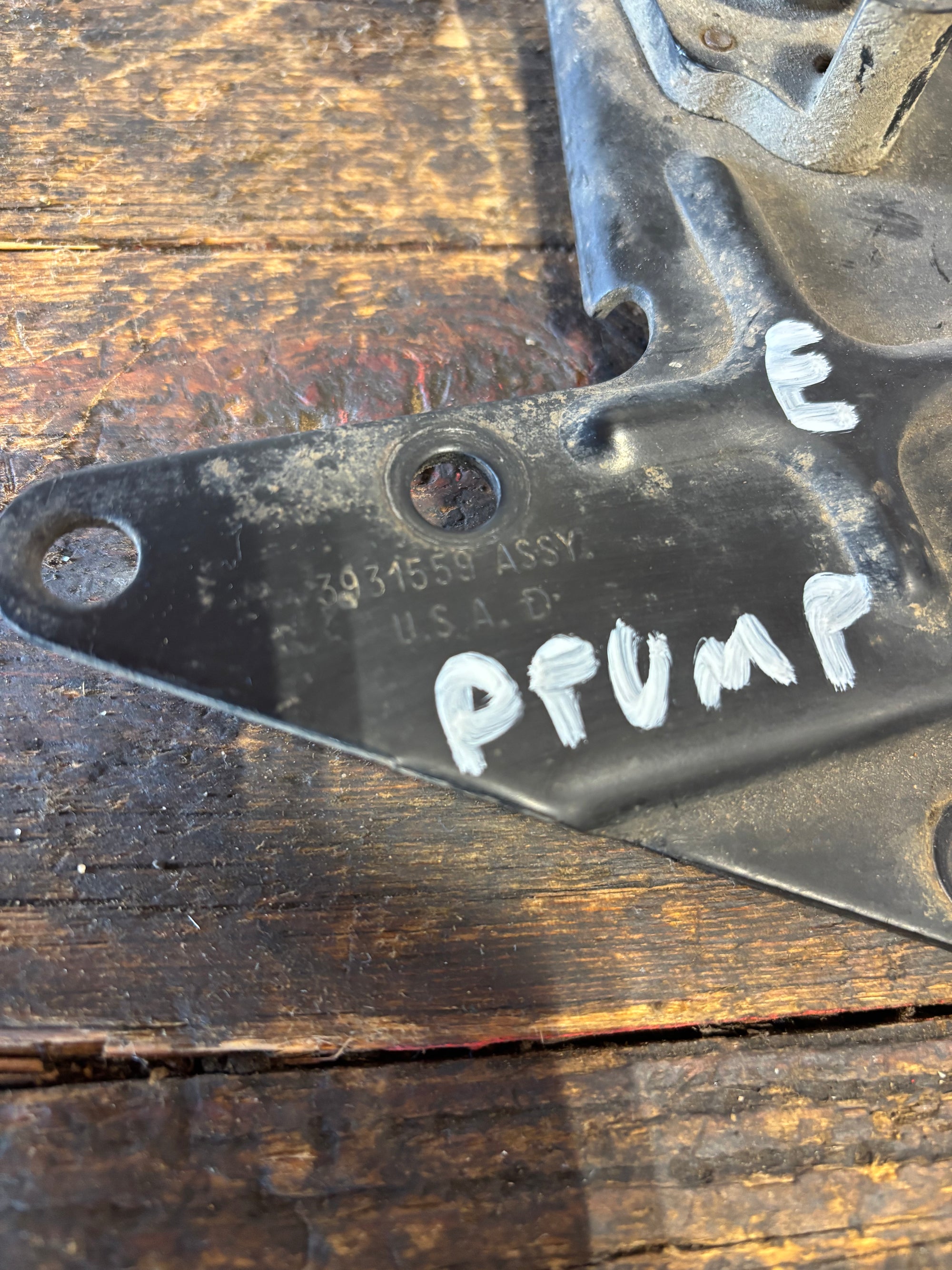 1994 - 1998 DODGE RAM 12V PPUMP CUMMINS THROTTLE LINKAGE BRACKET 3931559