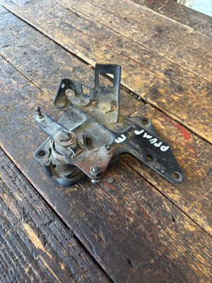 1994 - 1998 DODGE RAM 12V PPUMP CUMMINS THROTTLE LINKAGE BRACKET 3931559