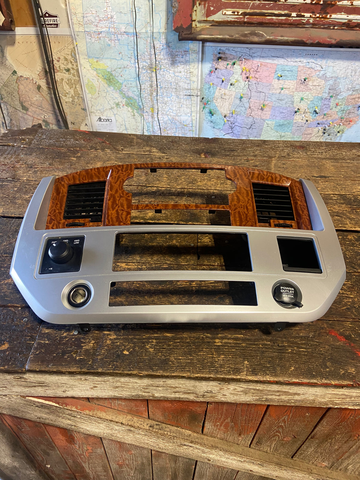 06-&#39;09 Dodge Ram Woodgrain Center Dash Bezel Surround