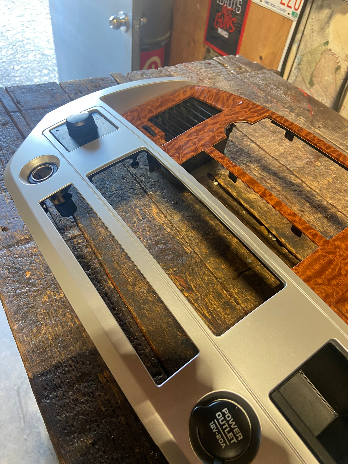 06-&#39;09 Dodge Ram Woodgrain Center Dash Bezel Surround