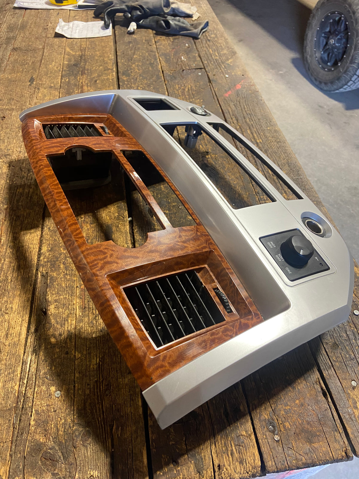 06-&#39;09 Dodge Ram Woodgrain Center Dash Bezel Surround