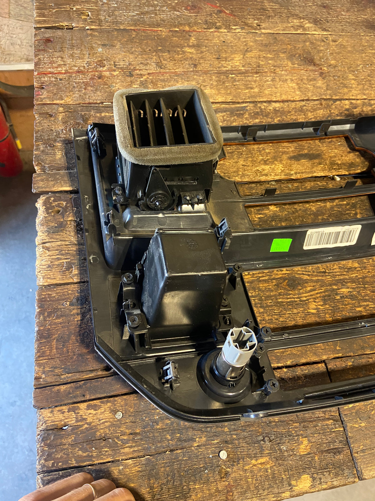 06-&#39;09 Dodge Ram Woodgrain Center Dash Bezel Surround