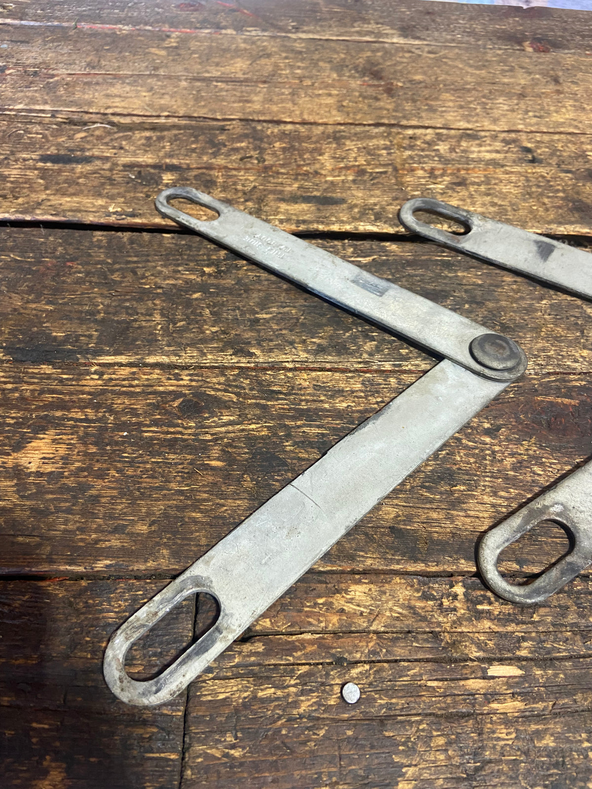 89-&#39;93 1st Gen Dodge Ram Cummins Tailgate Straps Linkage OEM