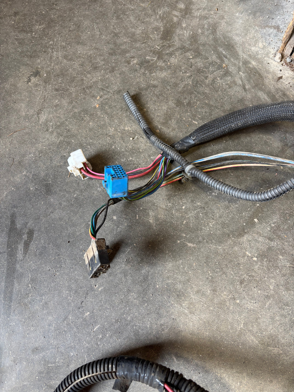 02 Dodge Ram Cummins Engine Bay Wiring Harness Fusebox