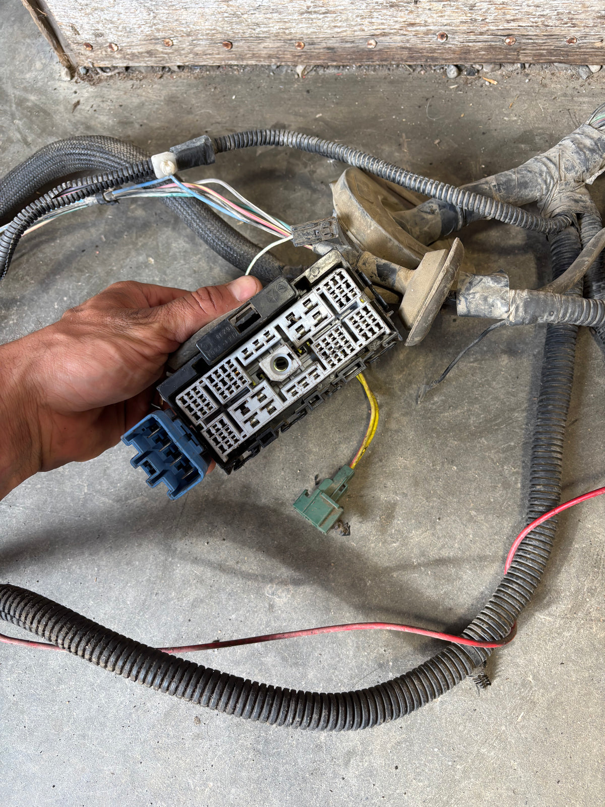 02 Dodge Ram Cummins Engine Bay Wiring Harness Fusebox