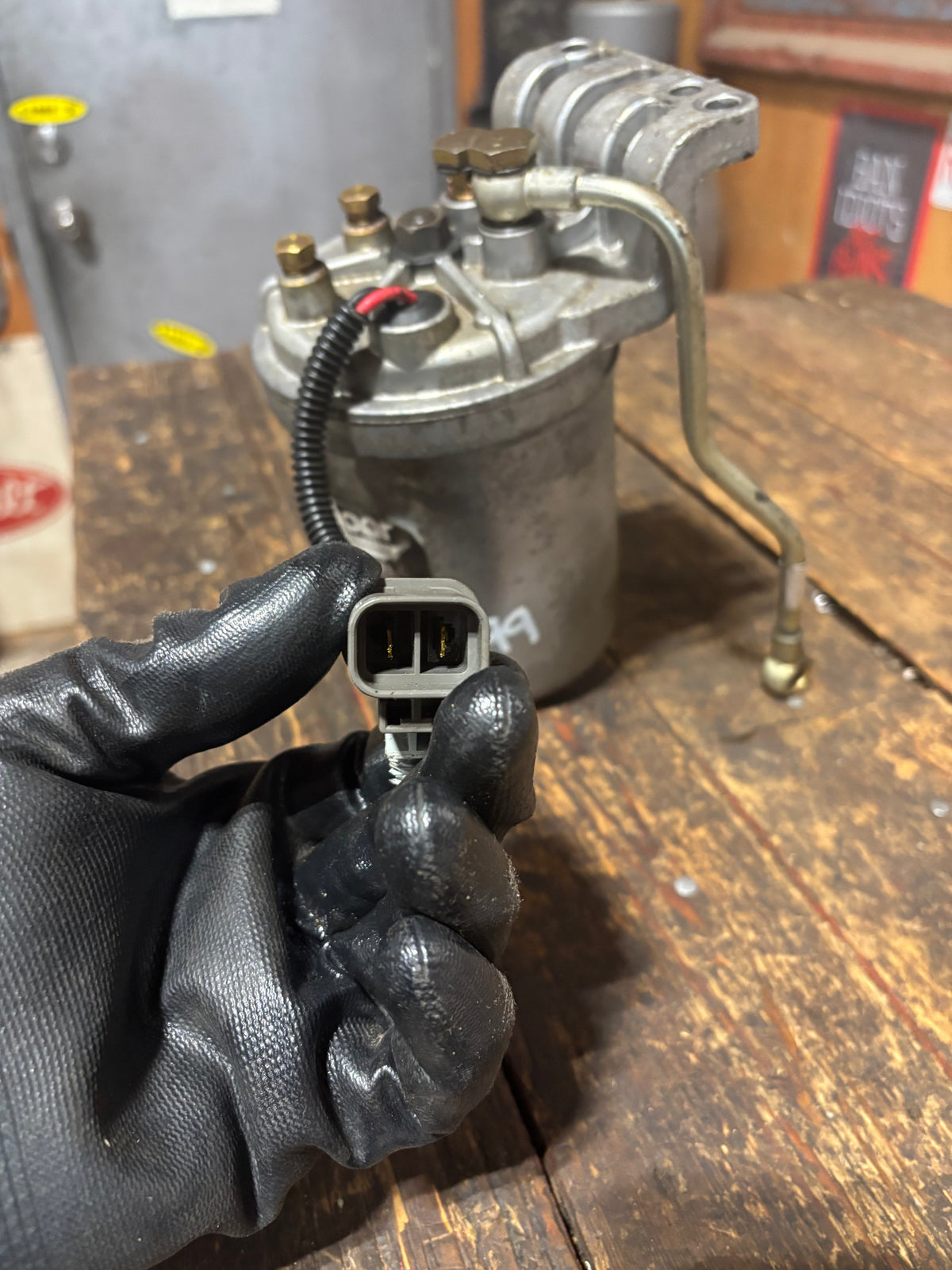 1998 1999 DODGE RAM 2500 3500 24V CUMMINS FUEL FILTER HOUSING 3943976