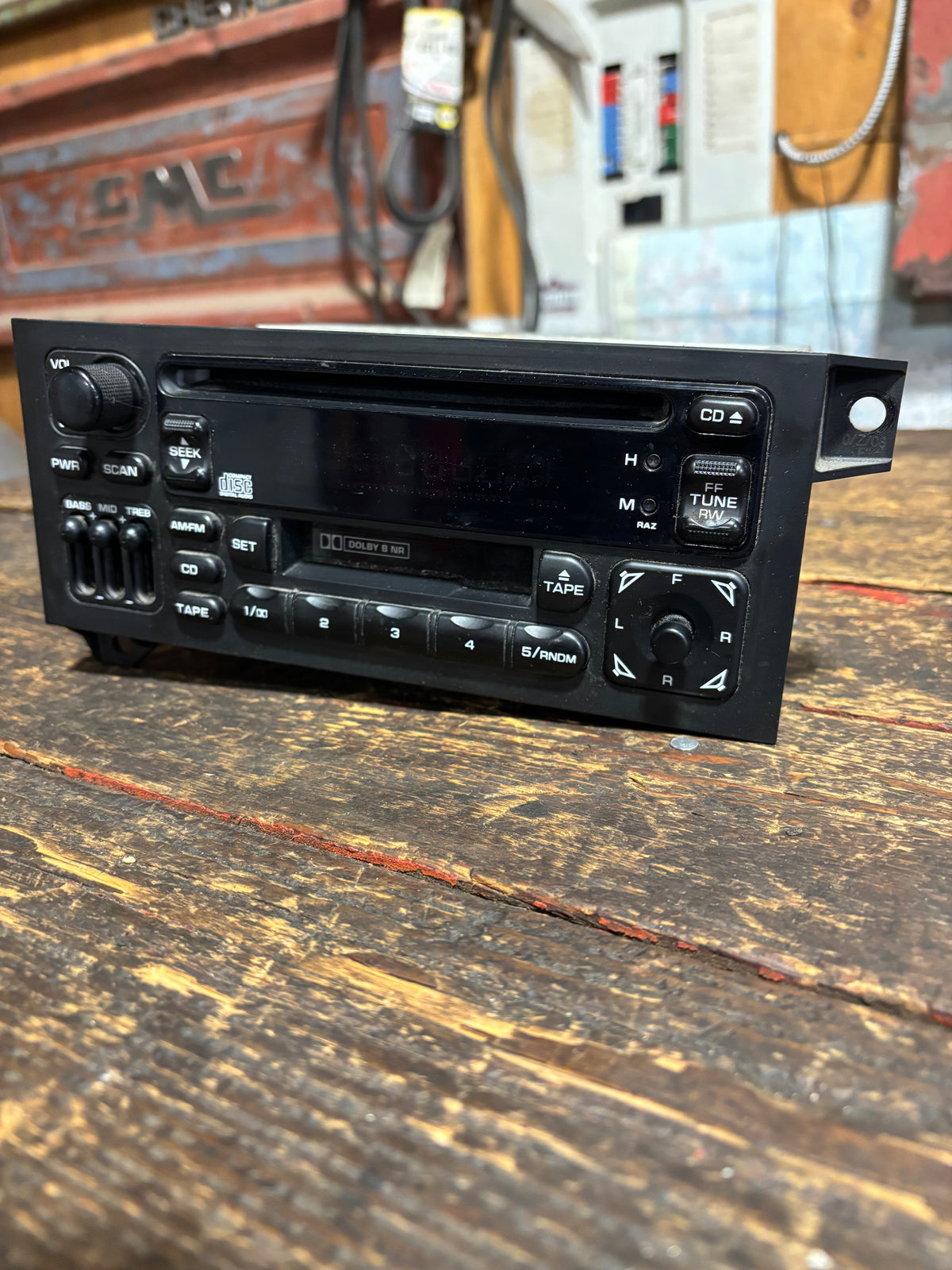 1994 - 2002 DODGE RAM 1500 2500 3500 OEM RADIO CD TAPE CASSETTE PLAYER P04704383