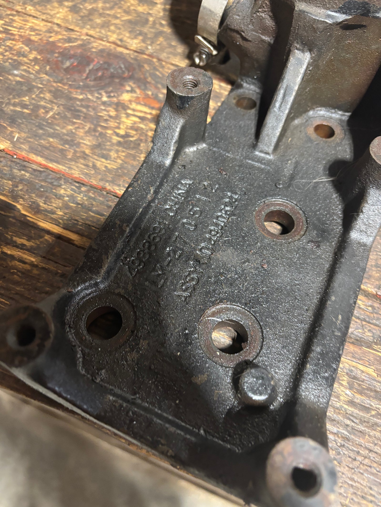 2007 .5 2008 2009 DODGE RAM 6.7L CUMMINS AC ALTERNATOR BRACKET 4938691 , 4940624