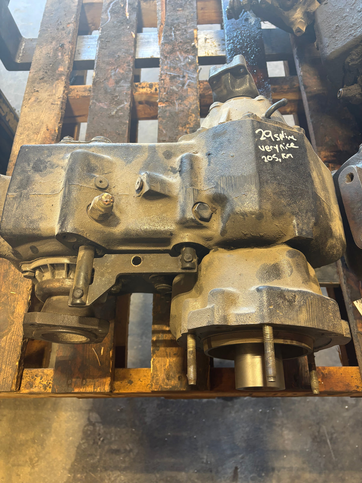 USED 1ST GEN CUMMINS NP205 TRANSFER CASE 29 SPLINE