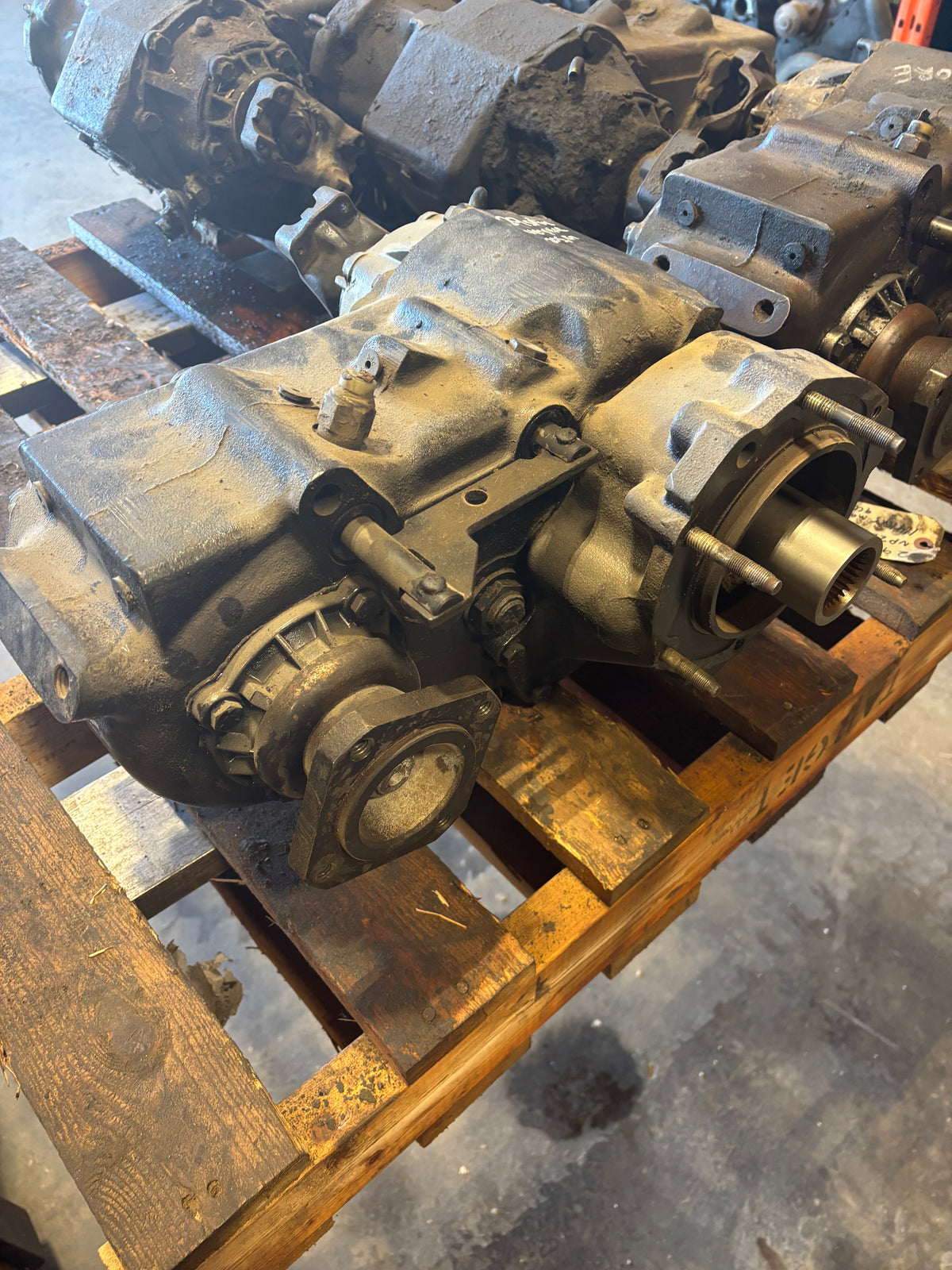 USED 1ST GEN CUMMINS NP205 TRANSFER CASE 29 SPLINE
