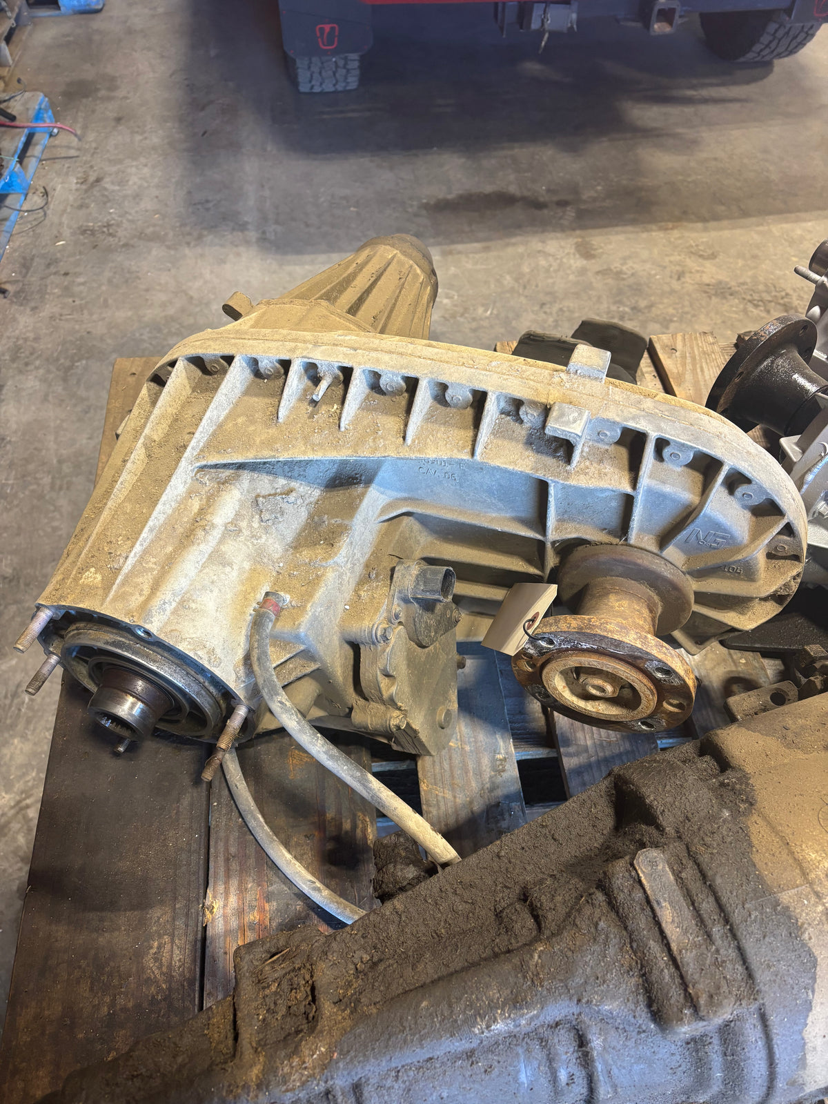 2003 - 2005 273D AUTO TRANS TRANSFER CASE USED