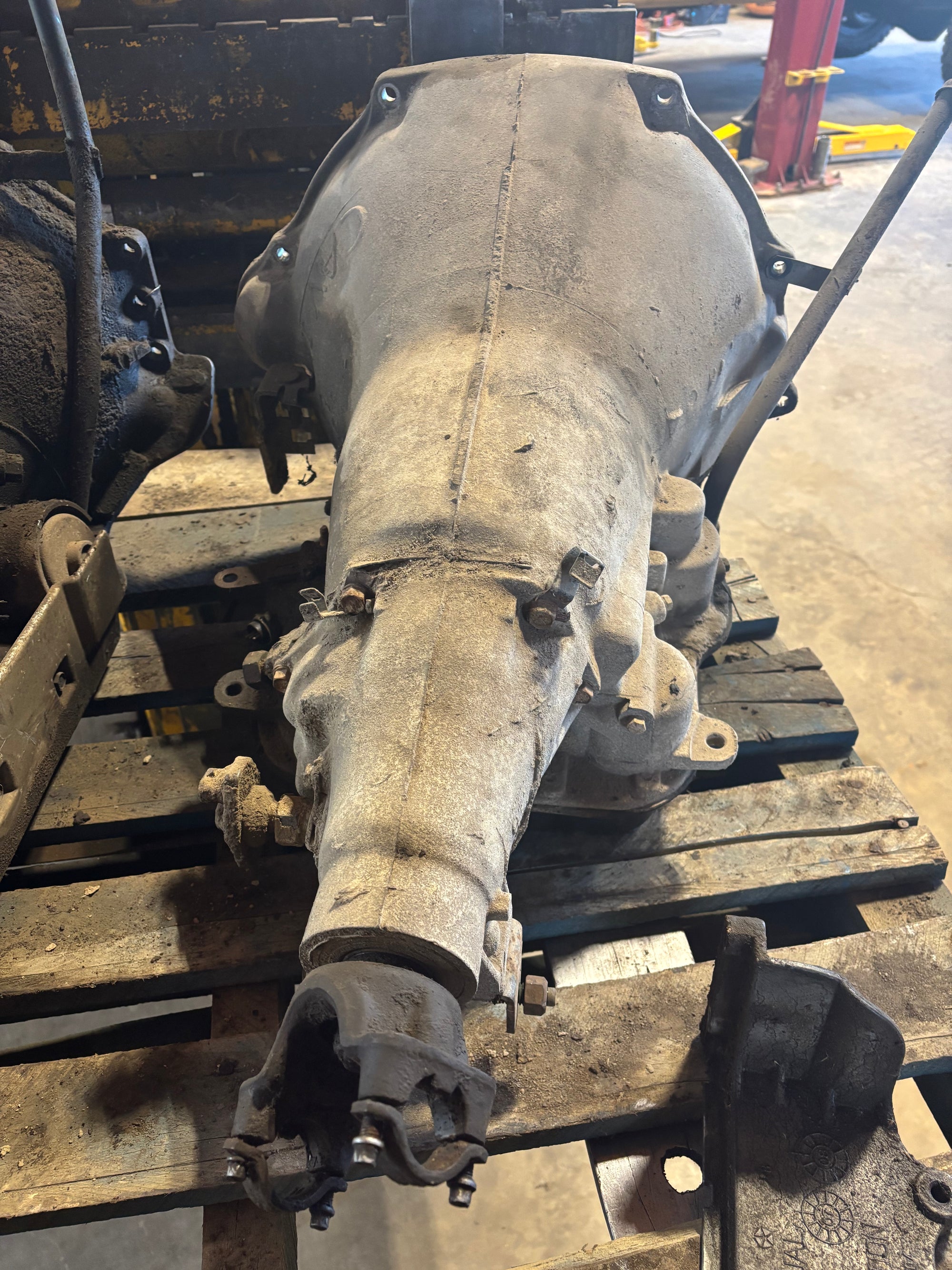 USED 727 2WD 3SPD AUTOMATIC TRANS 89-91 CUMMINS