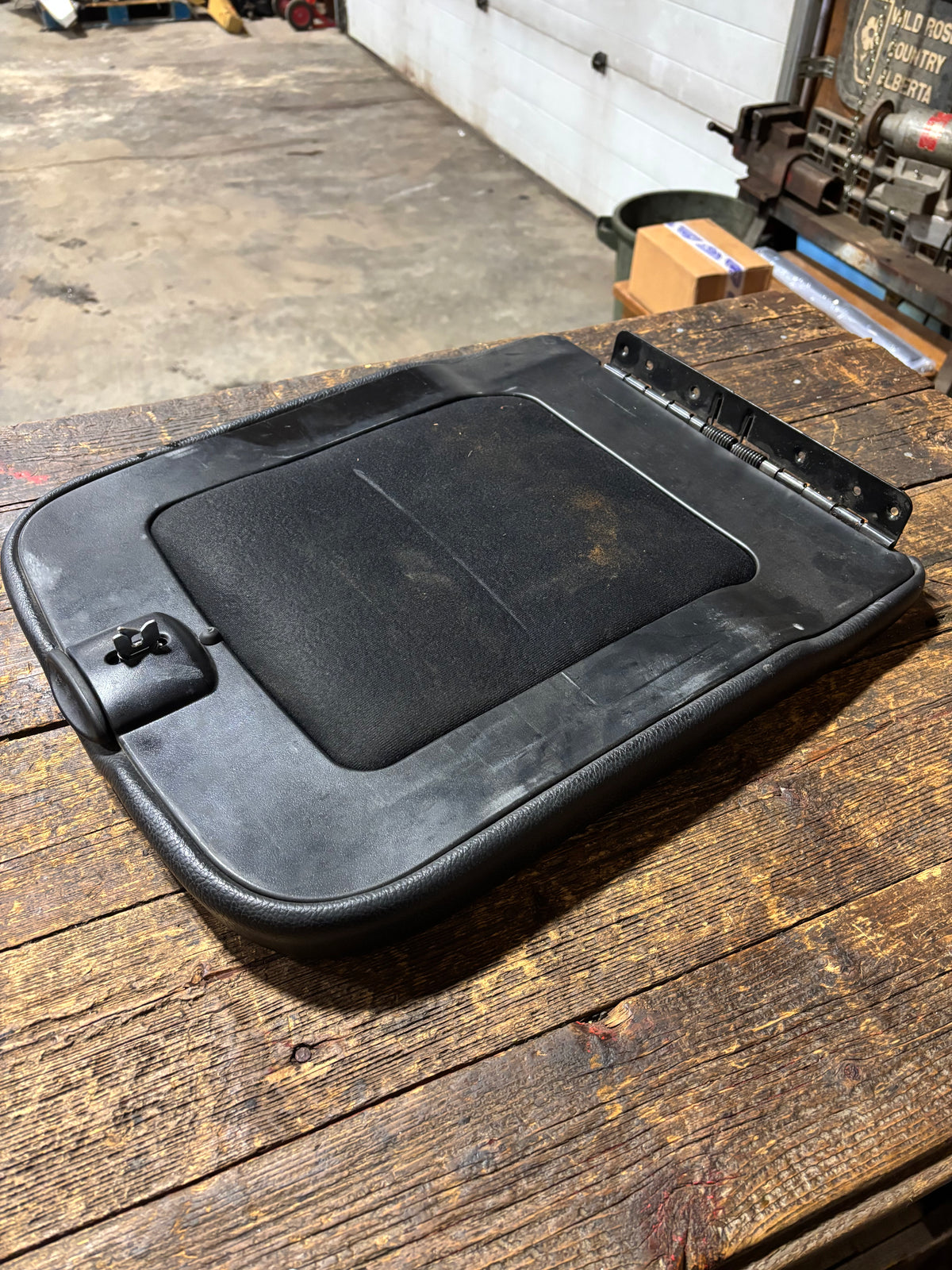 2003 2004 2005 DODGE RAM 1500 2500 3500 CUMMINS CENTER CONSOLE LID BLACK