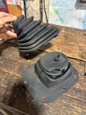 1998-2002 DODGE RAM 2500 3500 SHIFTER SURROUND CONSOLE CUPHOLDER BOOTS DARK GREY