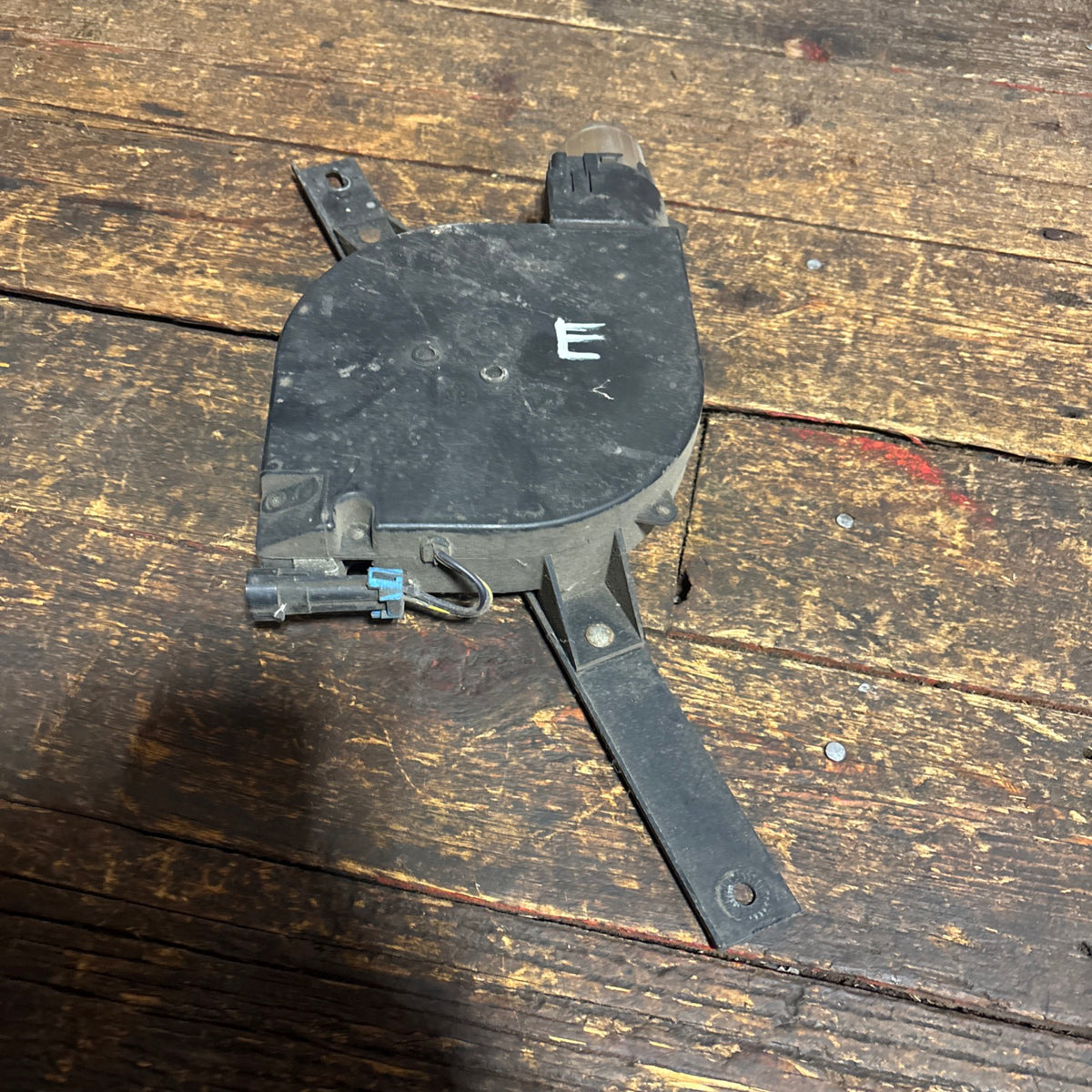 89-&#39;93 1st Gen Dodge Ram Cummins Under Hood Retractable Light