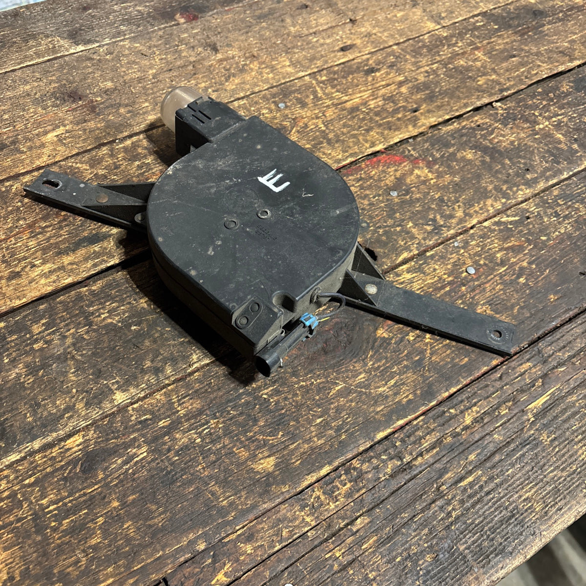 89-&#39;93 1st Gen Dodge Ram Cummins Under Hood Retractable Light