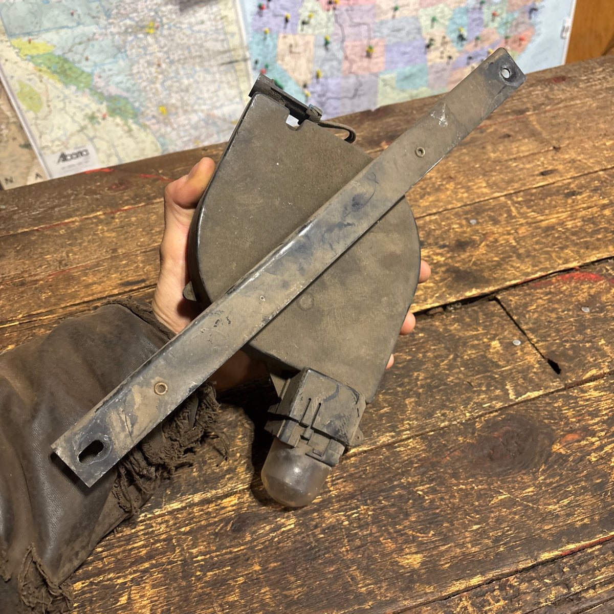 89-&#39;93 1st Gen Dodge Ram Cummins Under Hood Retractable Light