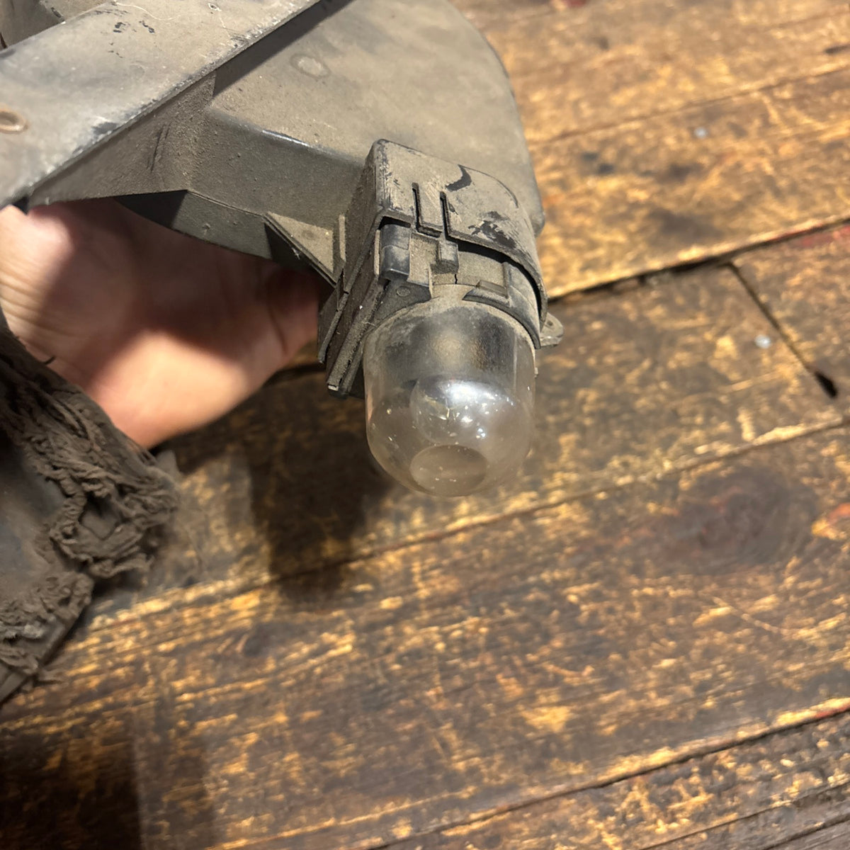 89-&#39;93 1st Gen Dodge Ram Cummins Under Hood Retractable Light