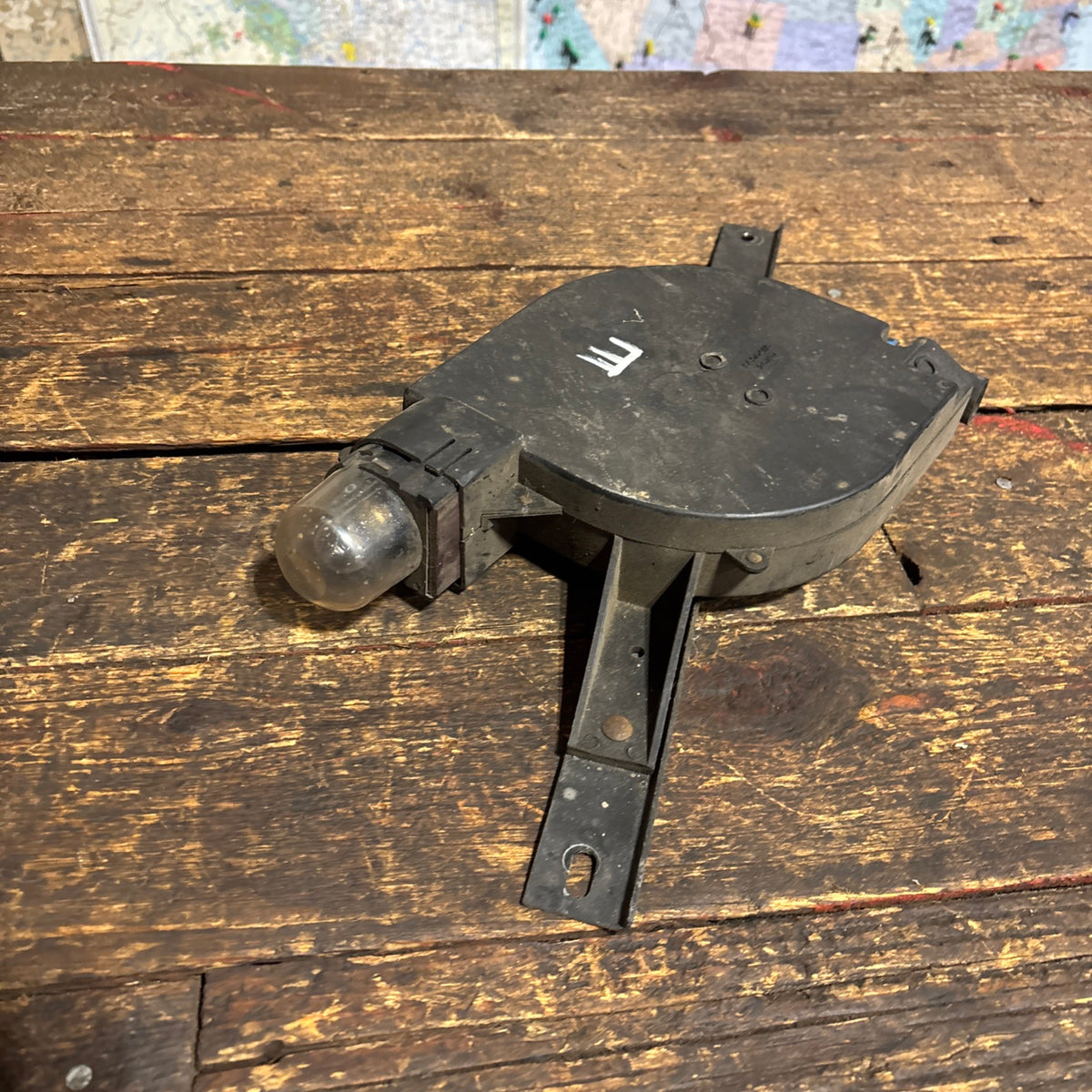 89-&#39;93 1st Gen Dodge Ram Cummins Under Hood Retractable Light