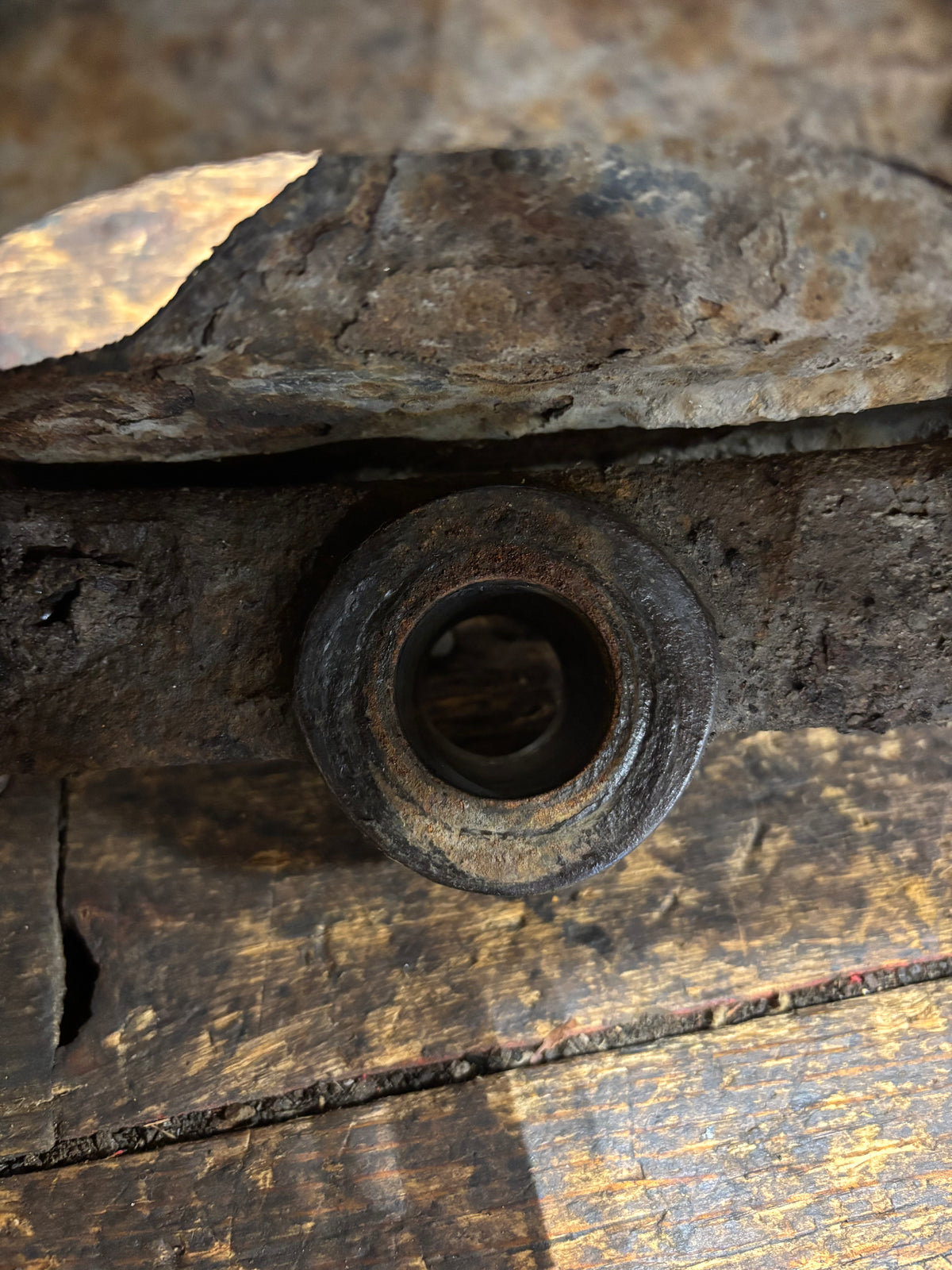2010 -2012 DODGE RAM 2500 3500 CUMMINS / HEMI DRIVER STEERING KNUCKLE SPINDLE