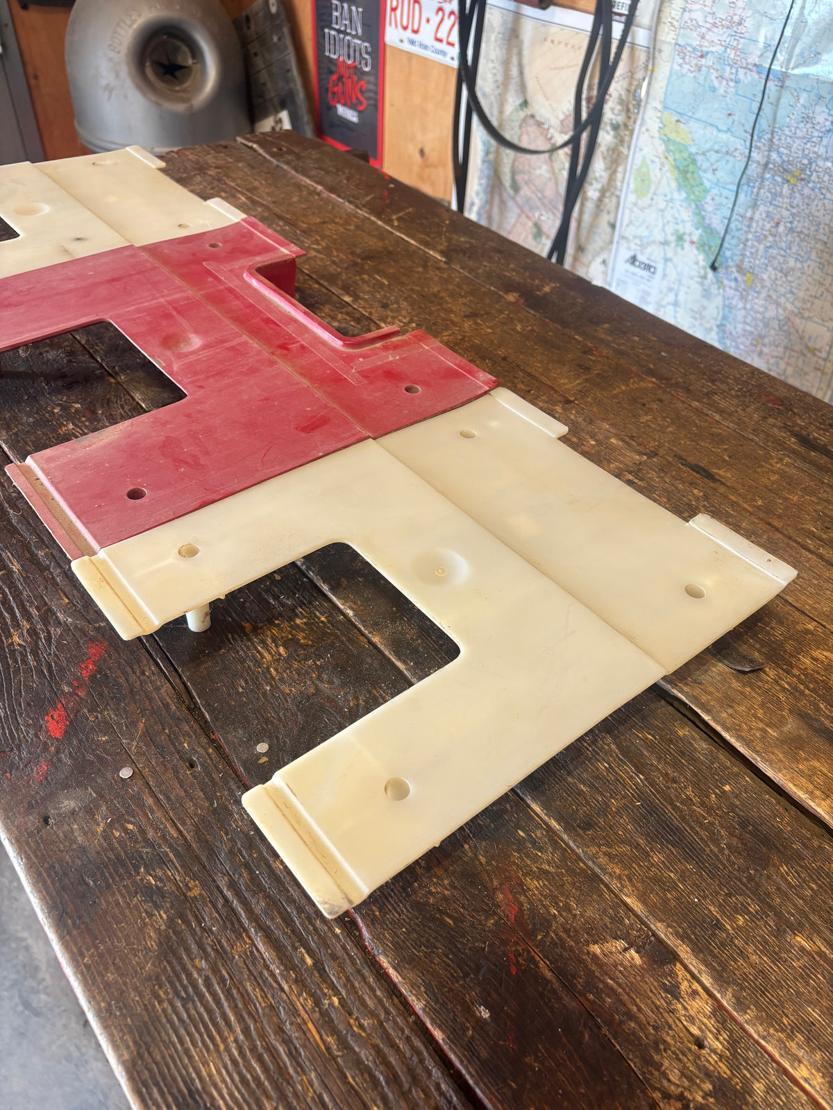 89-93 Ram LE Tailgate Plastic Supports