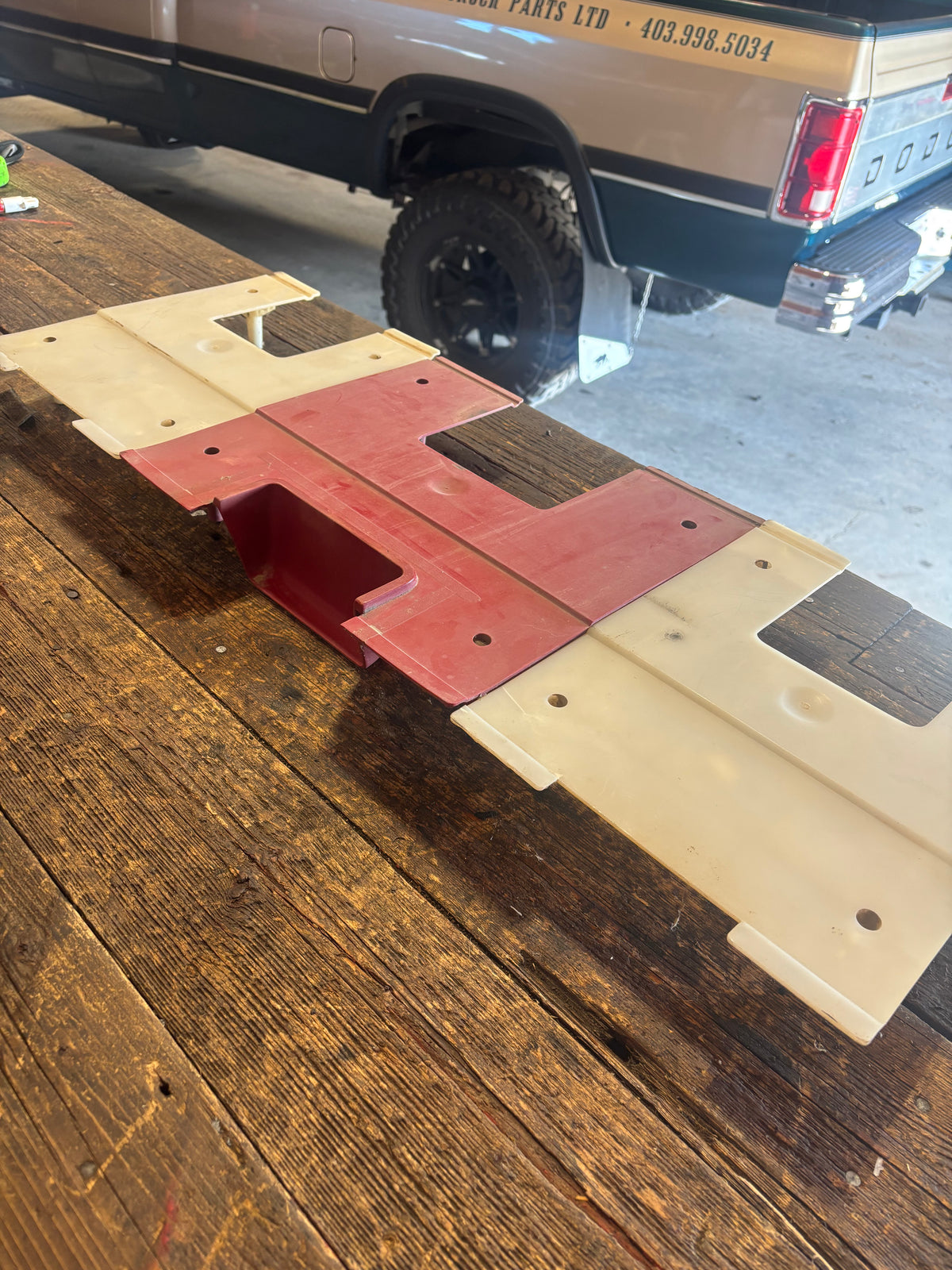 89-93 Ram LE Tailgate Plastic Supports