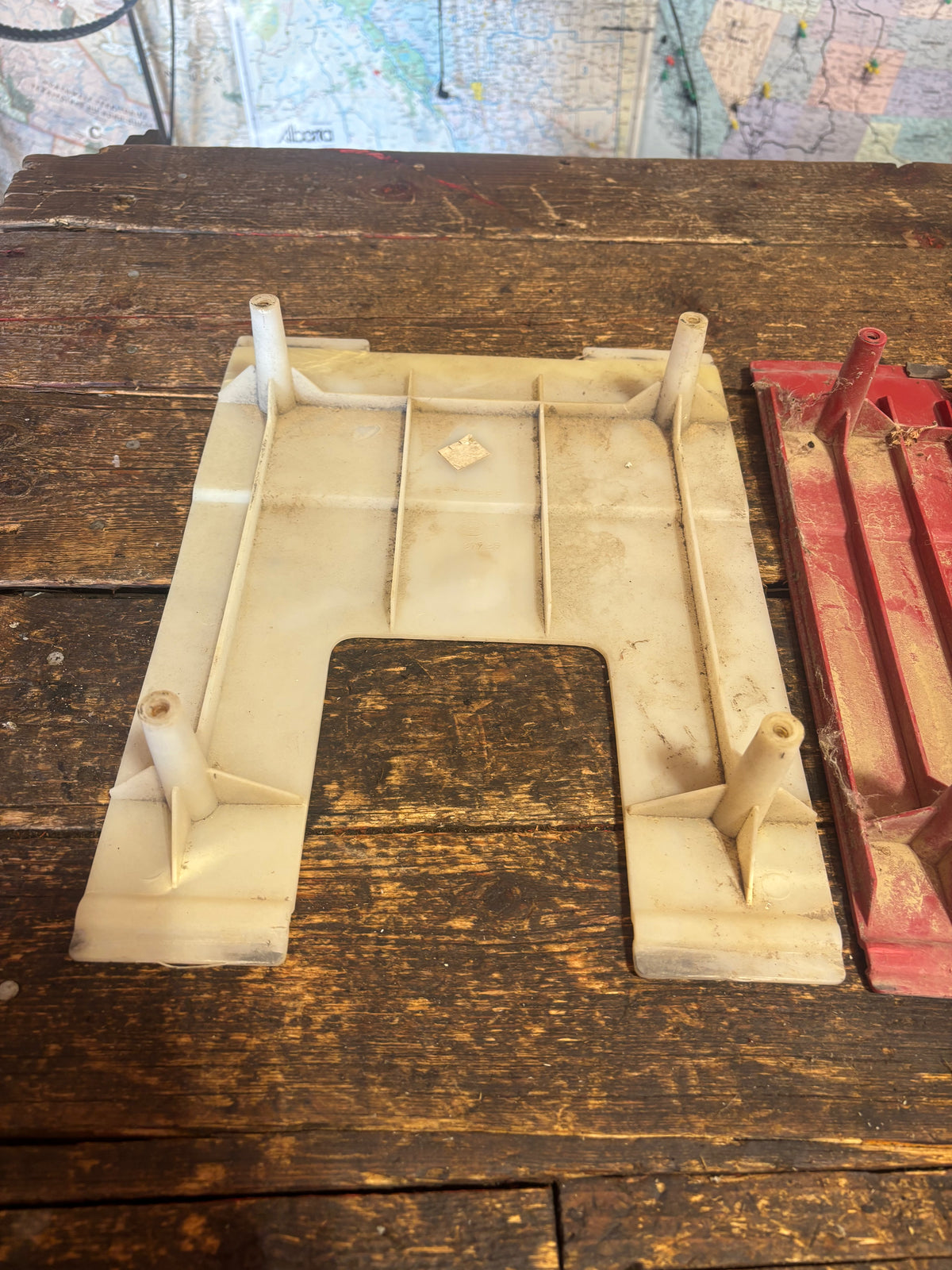 89-93 Ram LE Tailgate Plastic Supports